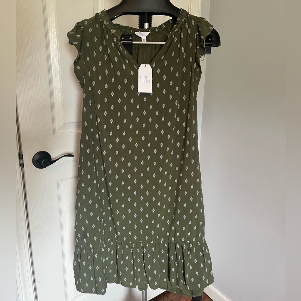 Time and Tru Women's Split Neck Dress with Flounce Hem- Size XS/Sea Turtle Combo